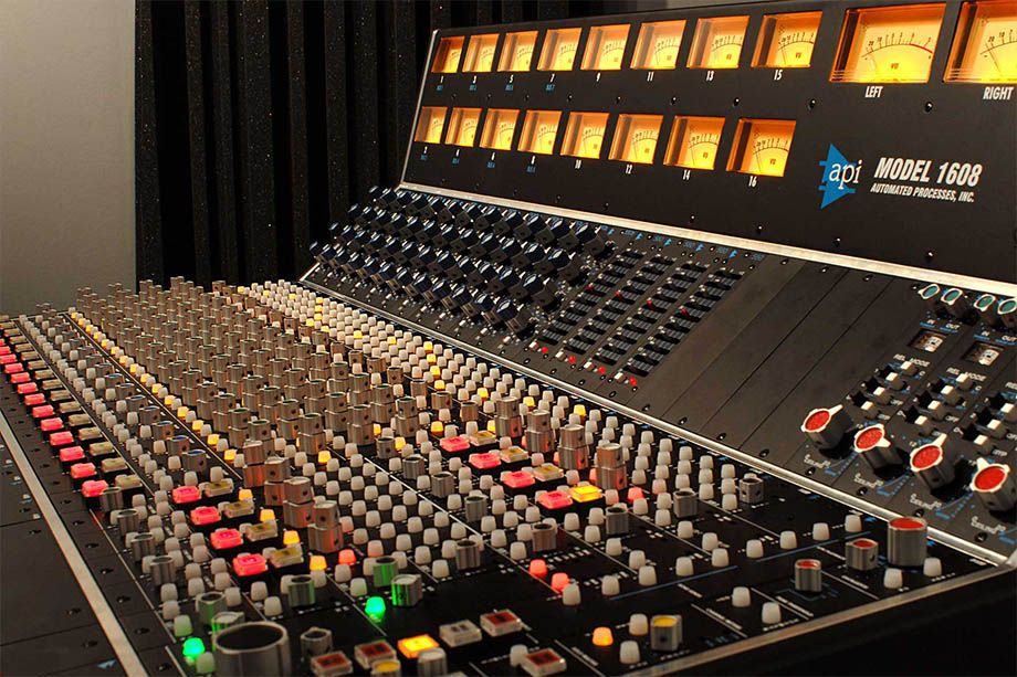 студийное оборудование компании API Audio