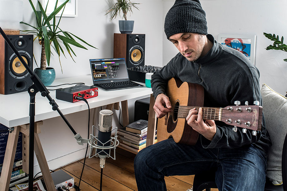 игра на гитаре с использованием звуковой карты компании Focusrite