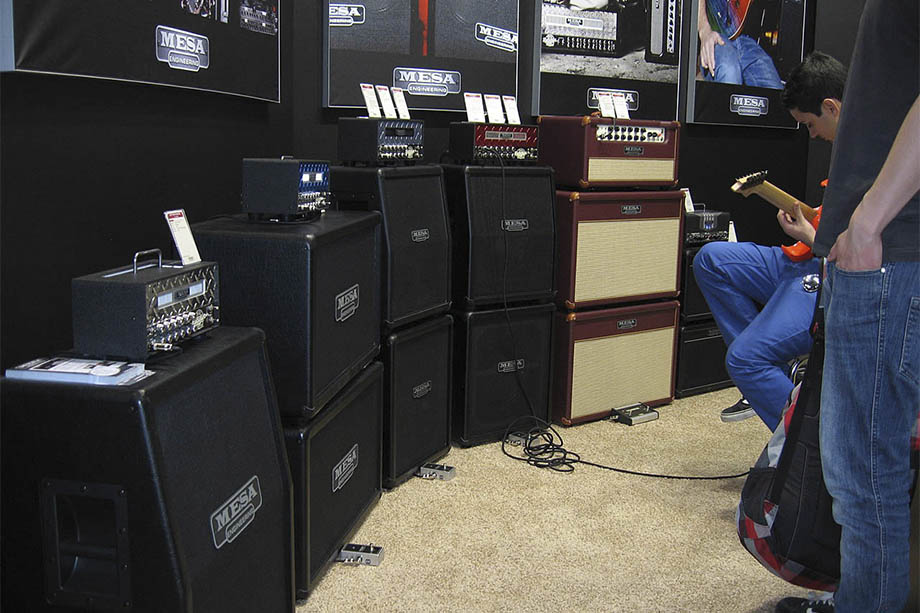 игра на гитаре с усилителем компании Mesa Boogie